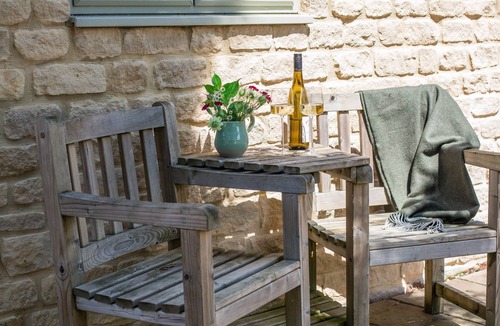 Charlbury Cottage | Inglenook Cottage - pet friendly in Charlbury
