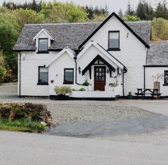 Calgary Hotel | Inn at Port nan Gael