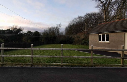 Coleraine House | IRISH OPEN 2025 Large house sleeps 14. Beside forest & beach. 30mins to Portrush