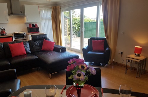 Montrose House | IVY COTTAGE The cottage is semi-detached to the owners home.