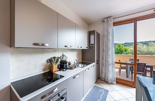Roe Apartment | Kastel’s house: a clever holiday on the Garda