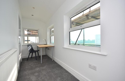 Baglan Apartment | King Edward road with sea view