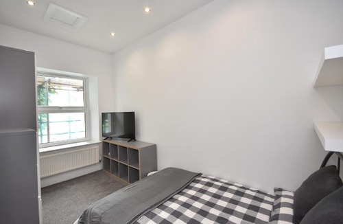 Baglan Apartment | King Edward road with sea view