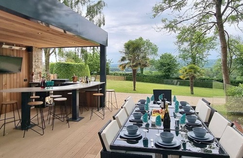 Compton Martin House | Kingsley Lake View & Paddocks - A group retreat with hot tubs, sports bars & spectacular lake views