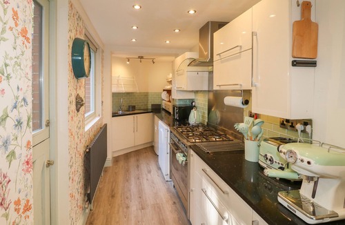 Matlock Bath Cottage | KIRKHAM HOUSE, pet friendly, with hot tub in Matlock Bath