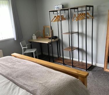 Whiteabbey Apartment | 'Kodi's Place' Well appointed 1 bedroom apartment with excellent transport links and free Wi-Fi