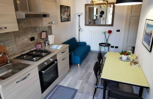 Laveno Apartment | La casa sul porto: Inverna, vacation apartment in Laveno, 2 steps from the lake