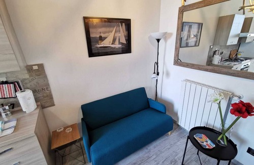 Laveno Apartment | La casa sul porto: Inverna, vacation apartment in Laveno, 2 steps from the lake