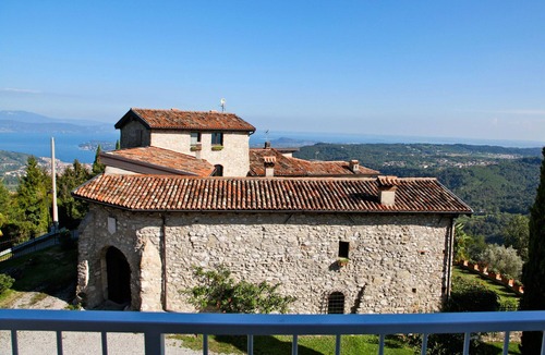 Villanuova sul Clisi Apartment | La Cornice sul Garda - La Betulla - lake view - wifi - new
