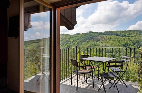 Cerretto Langhe Apartment | La Corte di Langa Alloggio Topazio