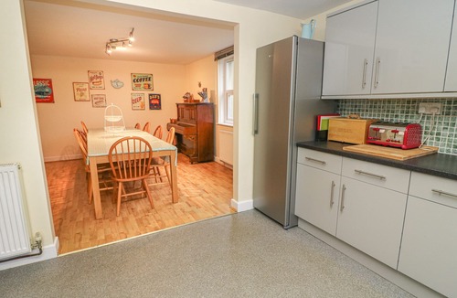 Embsay Cottage | LAUREL BANK COTTAGE, pet friendly, with a garden in Embsay