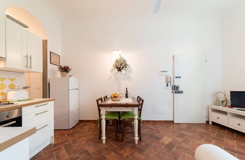Santa Croce Apartment | Le Rose di Leonardo - Historical apartment- 2bedrooms, A/C, WI-FI, washer, dryer