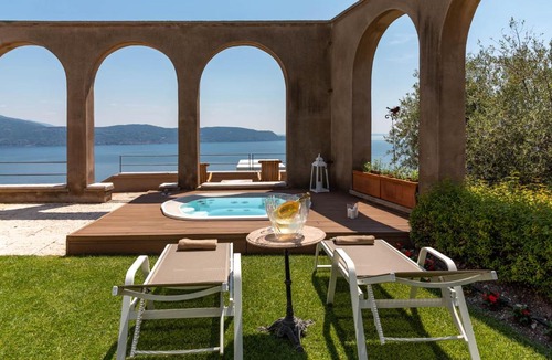 Pulciano Villa | Le Selve Lake View Villas