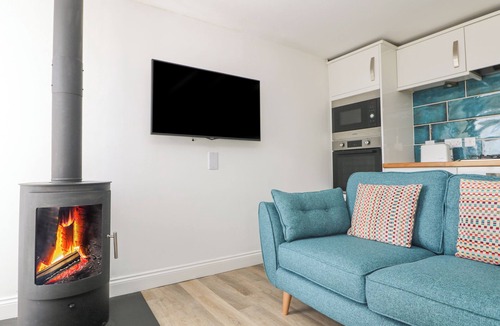 Boscundle Cottage | LEGHORN, pet friendly, with hot tub in St. Austell