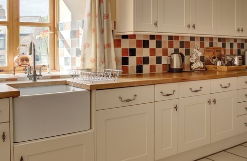 King's Stanley Cottage | Leonard Barn is steeped in history near to Stroud in Gloucestershire.