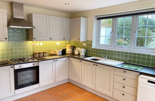 Newquay Cottage | Lighthouse cottage, Mawgan Porth, near the SW coastpath