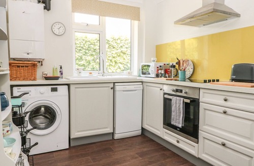 Martin House | LITTLE YAFFLE, pet friendly, with a garden in St Margaret's At Cliffe
