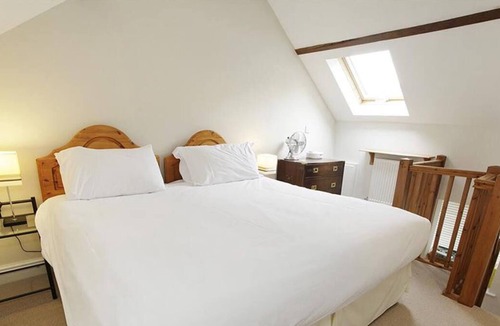 Crynant House | Llethryd Farm Cottage One