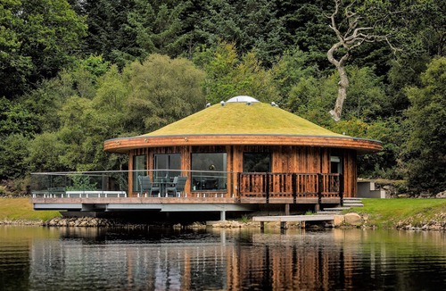 Plockton Apartment | Loch side property with private hot tub and own Loch