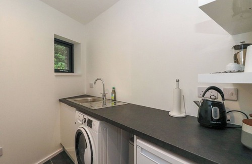 Glenfinnan Cottage | LOCH TRO CHRAOBHAN, pet friendly, with open fire in Glenfinnan