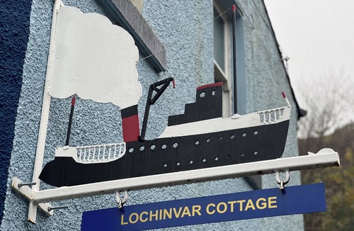 Tobermory Cottage | Lochinvar Cottage - less than a minute from Tobermory's Main Street