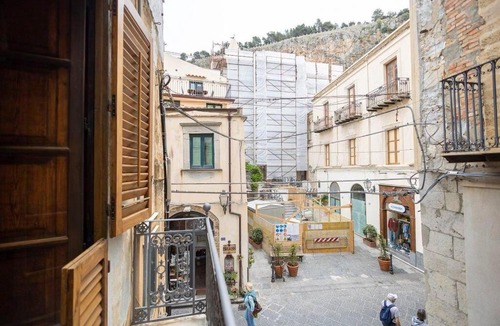 Old Town Apartment | LoftBotta2Cefalù