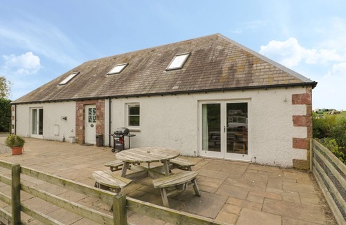 Murthly Cottage | LON COTTAGE, pet friendly, with a garden in Blairgowrie