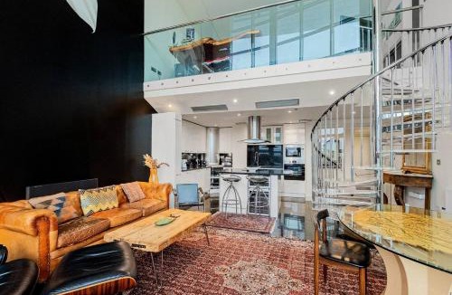 Island Gardens Apartment | London Canary Wharf Riverside Penthouse Apartment