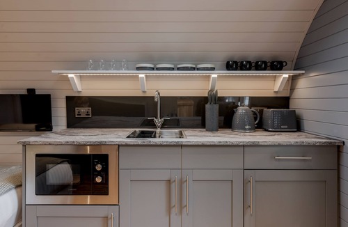 Skipton Cabin | Long Ashes - Tether - a long ashes park that sleeps 2 guests in 1 bedroom
