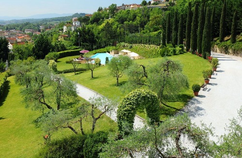 Figline e Incisa Valdarno Apartment | Lovely apartment with WIFI, pool, A/C, TV, pets allowed and parking, close to Greve In Chianti