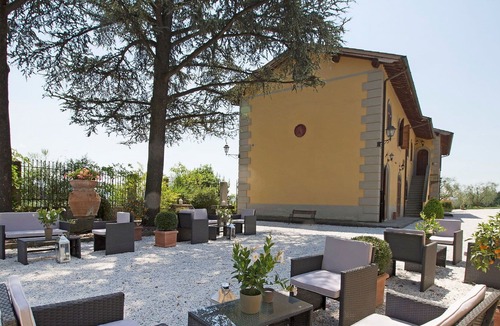 Figline e Incisa Valdarno Apartment | Lovely apartment with WIFI, pool, A/C, TV, pets allowed and parking, close to Greve In Chianti
