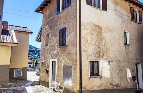 Miglieglia Apartment | Lovely apartment for 2 guests with WIFI, TV, pets allowed and parking