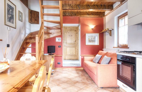 Macugnaga Apartment | Lovely apartment for 5 people with TV, balcony, pets allowed and panoramic view