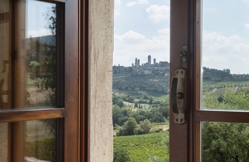 San Gimignano Apartment | Lovely apartment for 4 guests with pool, WIFI, A/C, pets allowed and panoramic view