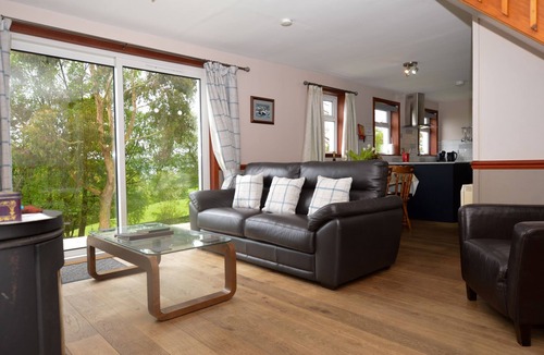 Kilmun Apartment | Lovely cottage with loch views, near Dunoon, sleeps 6