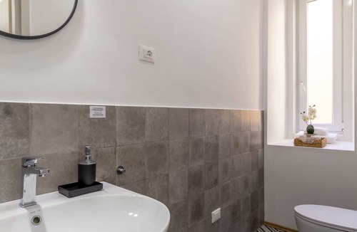 Trieste City Centre Apartment | Lovely Guest-room★Private bathroom★Free Wifi