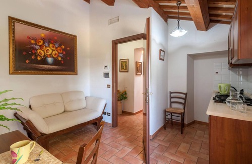 Tolentino House | Lovely home in Tolentino with kitchen