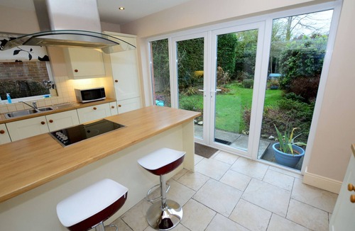 Belfast House | Lovely house with a mature garden and is fully serviced and a home from home