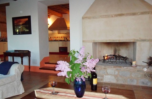 Gualdo House | Lovely peaceful stone farmhouse with pool and beautiful views