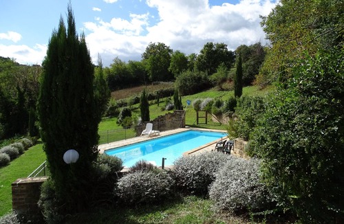Gualdo House | Lovely peaceful stone farmhouse with pool and beautiful views