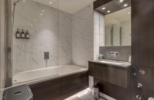 Sands End Apartment | Luxe Riverside Manhattan Studio