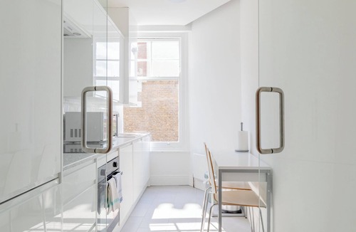 Chelsea Riverside Apartment | Luxurious 3BD Flat on Kings Road, Heart of Chelsea