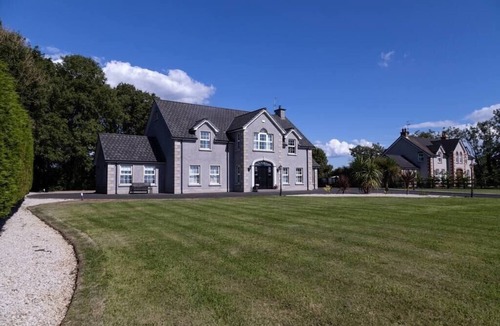 Magherafelt House | Luxurious 4BD family Retreat in Magherafelt
