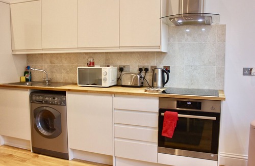 Kilburn Apartment | Luxury 2 Bed apartment- Zone 2 (10 mins into Central London)