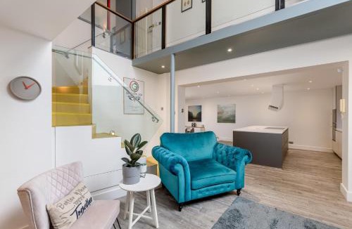 Gifford House | Luxury Architect Designed Apt 13 Mins to Royal mile