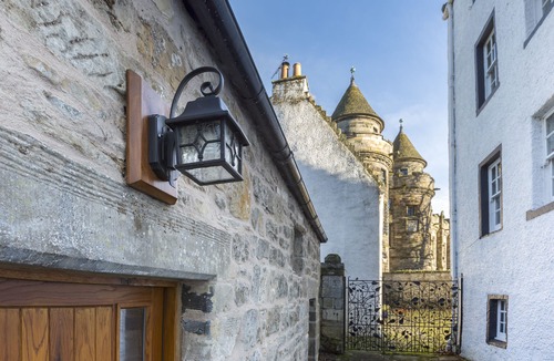 Falkland Cottage | Luxury Bed and Breakfast cottage set within the gardens of Maspie House.