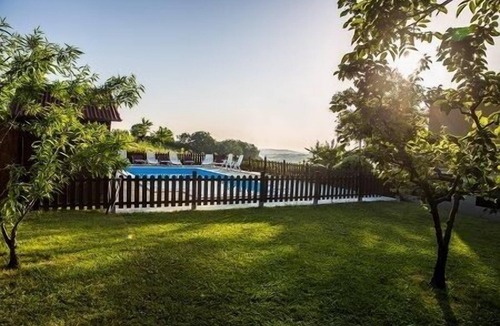 Colmurano House | Luxury Country Accommodation With Warm Italian Welcome. A Haven Of Peace.