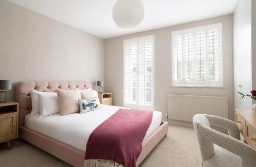 Windsor City Centre House | Luxury Family Home in Central Windsor with Large Garden, Games Room, Office, Parking & Pet-Friendly