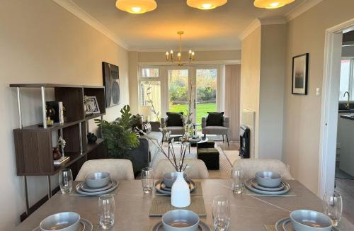Sheldon House | Luxury House sleeps 8 - Ideal for Solihull NEC - Work and Family Groups
