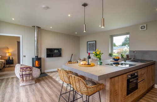 Buchlyvie Apartment | Luxury Lodge with deck, hot tub, mountain views